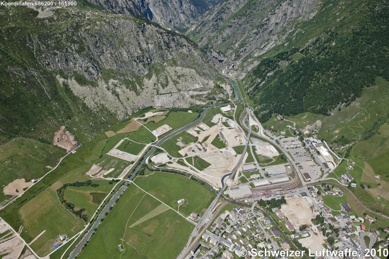 Andermatt; Baustellen Neubauzone 'Eiboden'